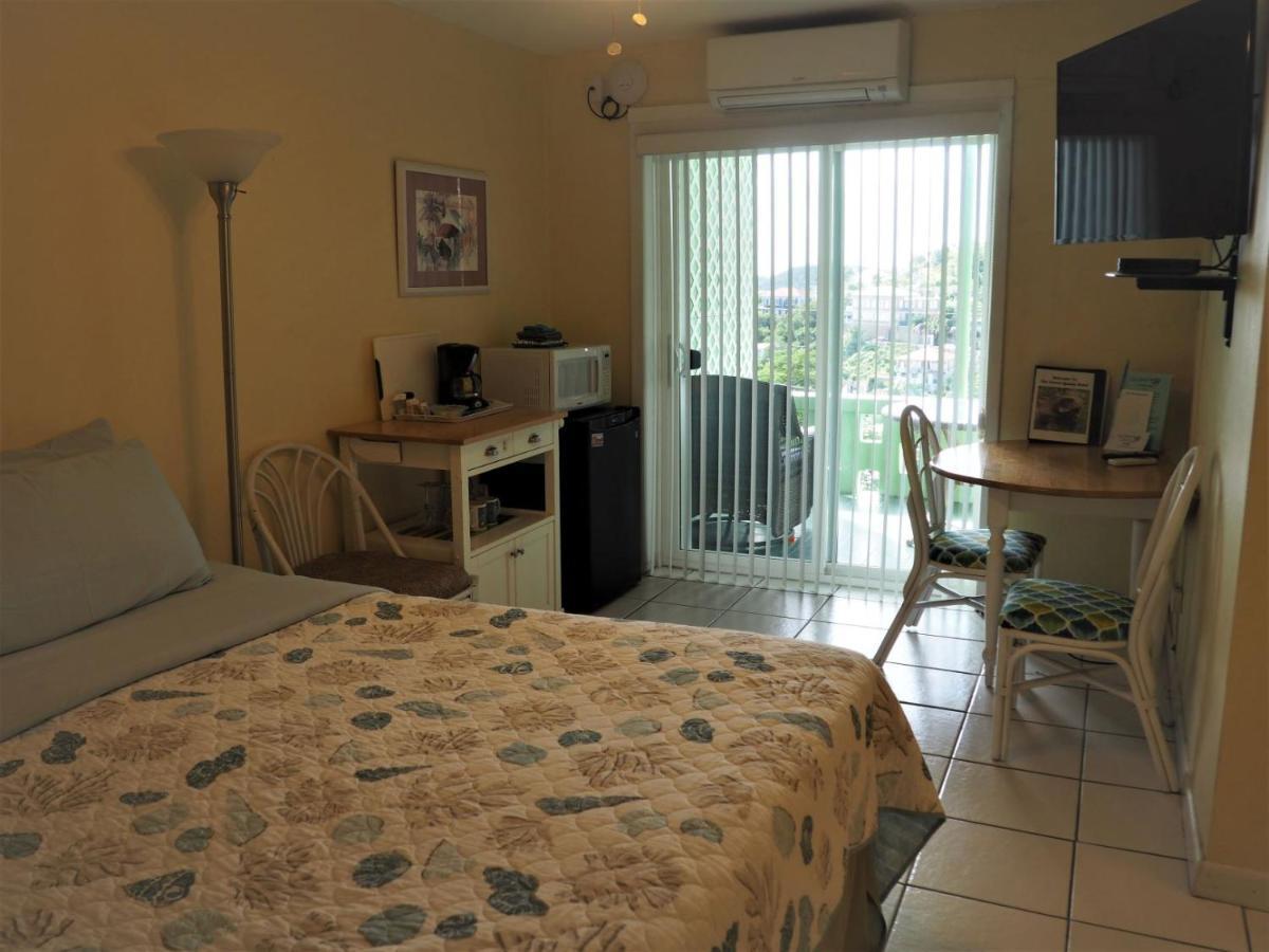 The Green Iguana Hotel 夏洛特阿马利亚 外观 照片