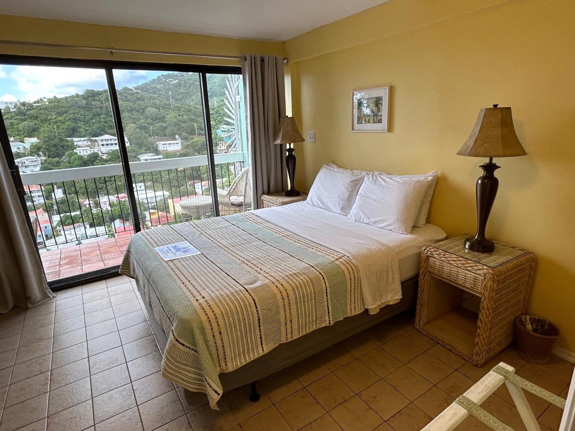 The Green Iguana Hotel 夏洛特阿马利亚 外观 照片