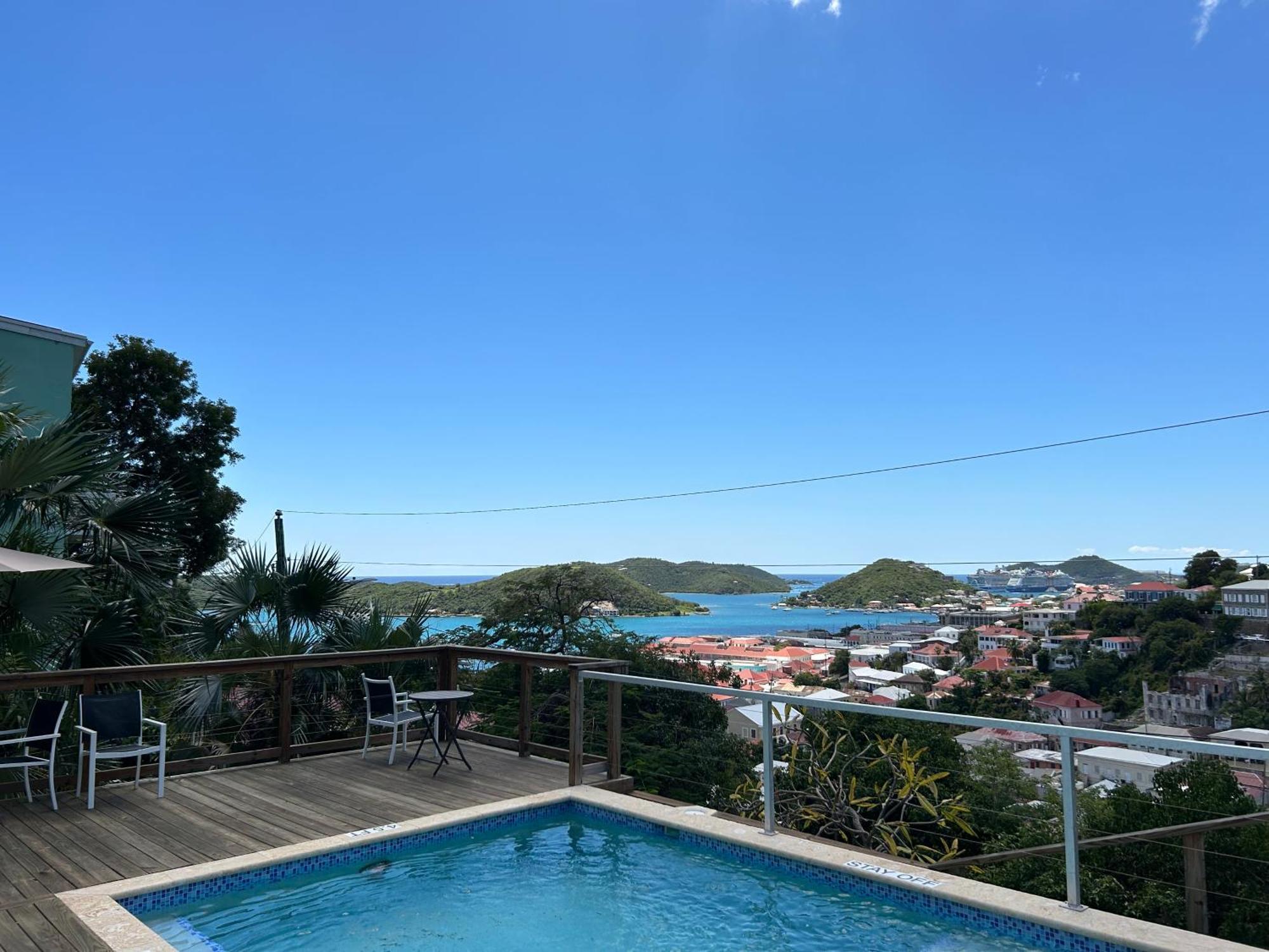 The Green Iguana Hotel 夏洛特阿马利亚 外观 照片